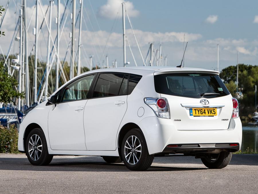  Toyota Verso 2013 года  (UK) (фото 2 из 27)